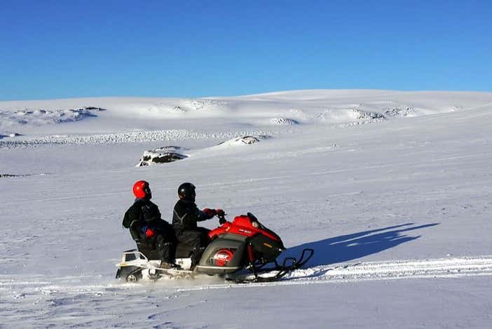 Alla scoperta dell'Islanda in motoslitta